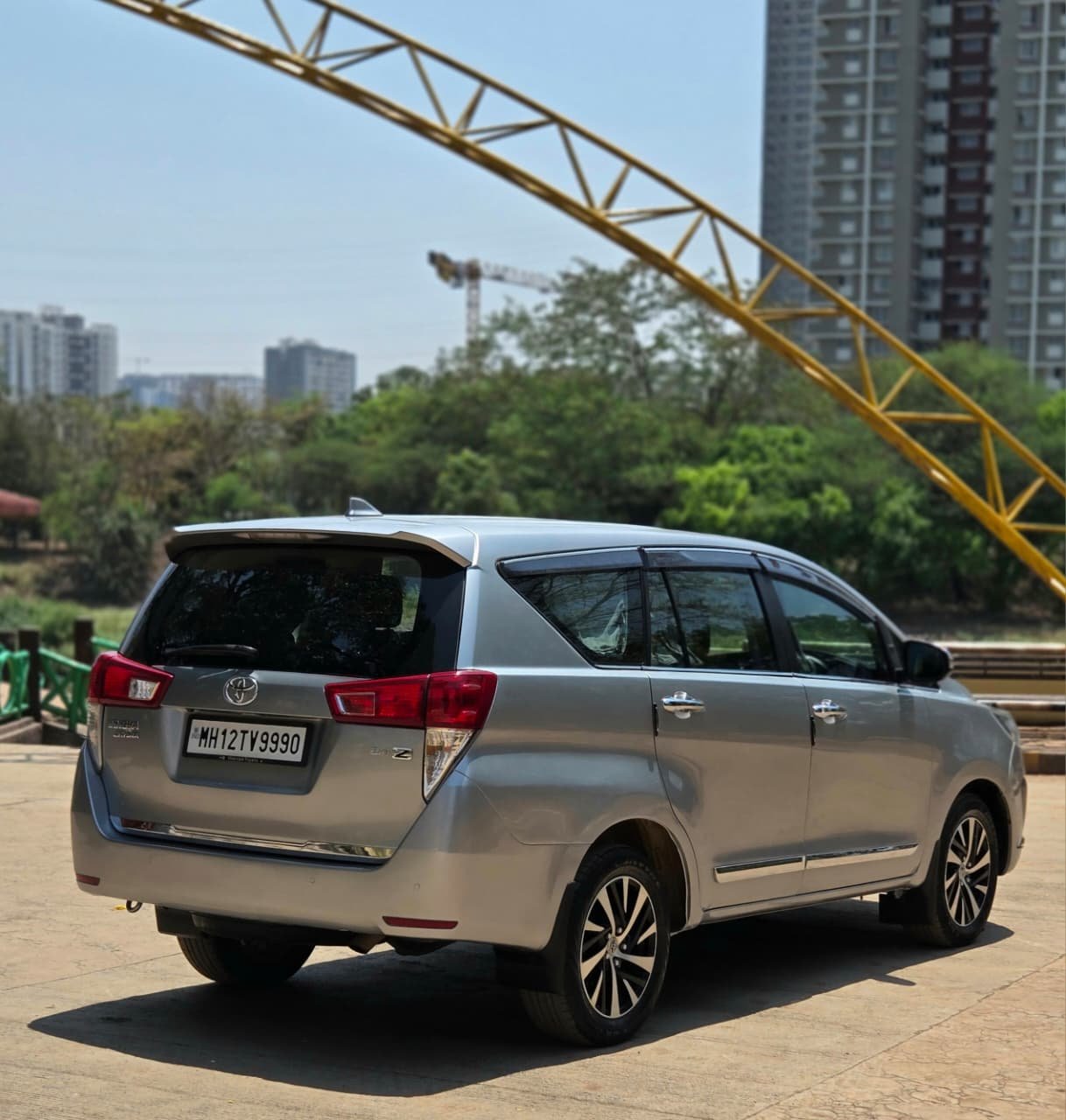 Innova Crysta 